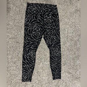 Lululemon Rose Patterned Wunder Under Leggings - Size 10